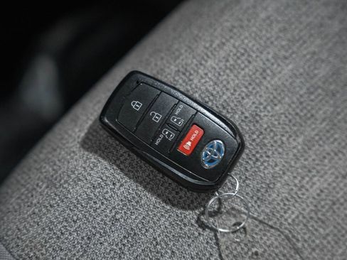 Used 2023 Toyota Sienna LE image 41