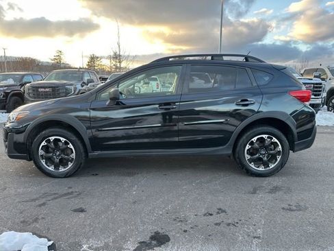 Used 2021 Subaru Crosstrek 2.0i image 2