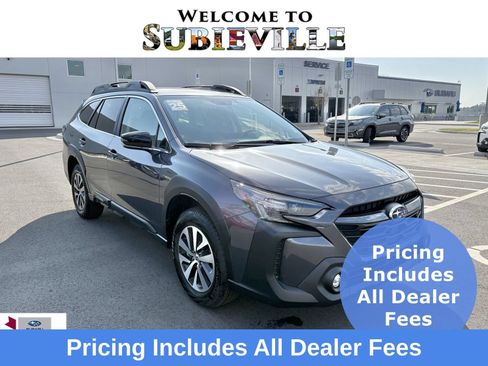 Used 2025 Subaru Outback Premium AWD/4WD image 1
