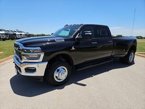 New 2026 RAM 3500 Tradesman AWD/4WD image 32