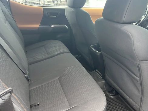 Used 2016 Toyota Tacoma SR5 w/ SR5 Appearance Package (SN) AWD/4WD image 6