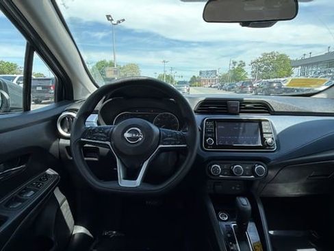 Used 2023 Nissan Versa SV FWD image 18
