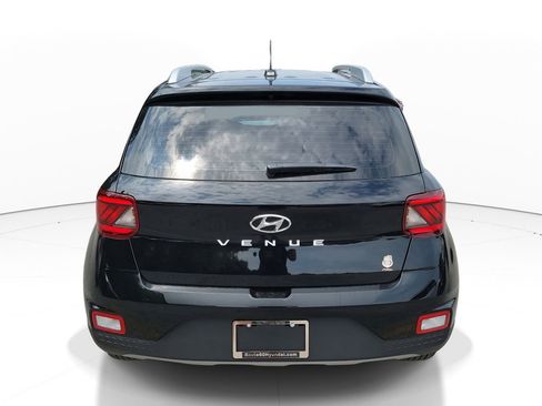 Certified 2025 Hyundai Venue SEL image 5