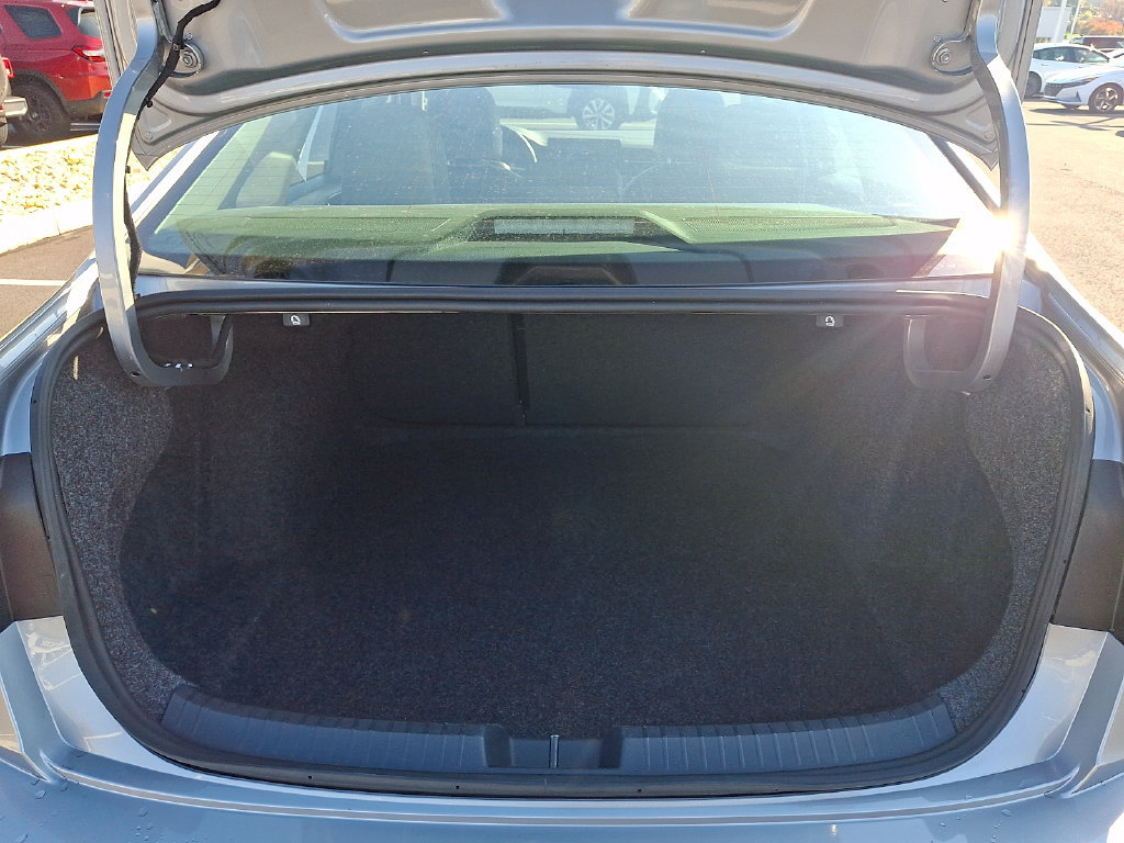 Used 2025 Volkswagen Jetta SE FWD image 29