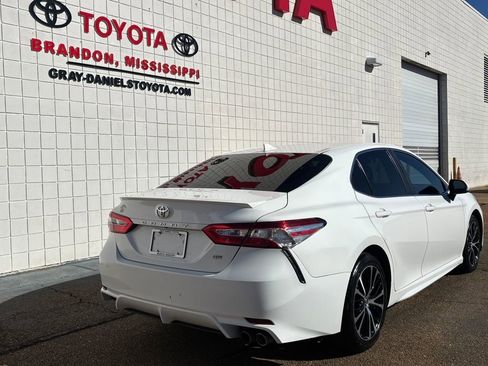 Used 2020 Toyota Camry SE image 5
