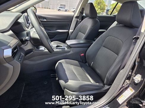 Used 2025 Nissan Altima 2.5 SV FWD image 9