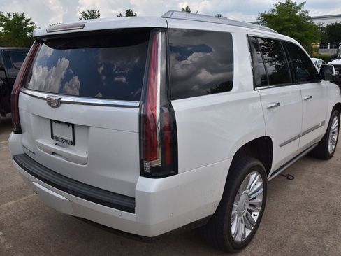 Used 2017 Cadillac Escalade Platinum RWD image 7