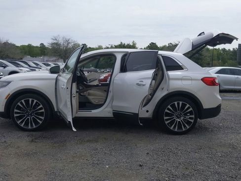Used 2016 Lincoln MKX Reserve w/ Luxury Package FWD image 11