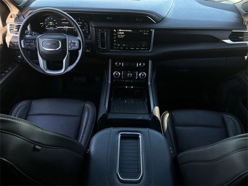 Used 2023 GMC Yukon XL Denali image 11