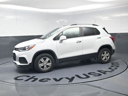 Used 2019 Chevrolet Trax LT w/ LT Convenience Package image 12