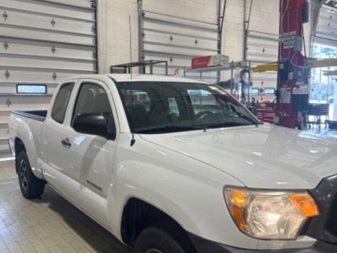 Used 2015 Toyota Tacoma 2WD Access Cab image 12