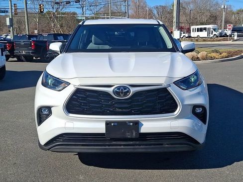Used 2023 Toyota Highlander LE image 2