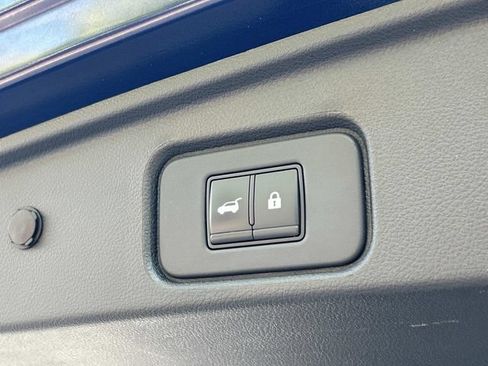 Used 2022 Nissan Pathfinder SL FWD image 13