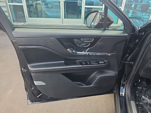 Used 2023 Lincoln Corsair Reserve w/ Equipment Group 201A image 11