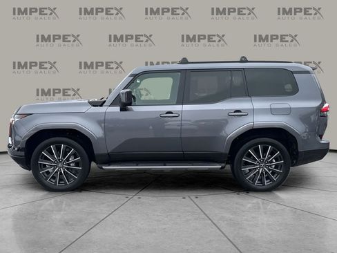 Used 2024 Lexus GX 550 w/ Cold Area Package AWD/4WD image 2