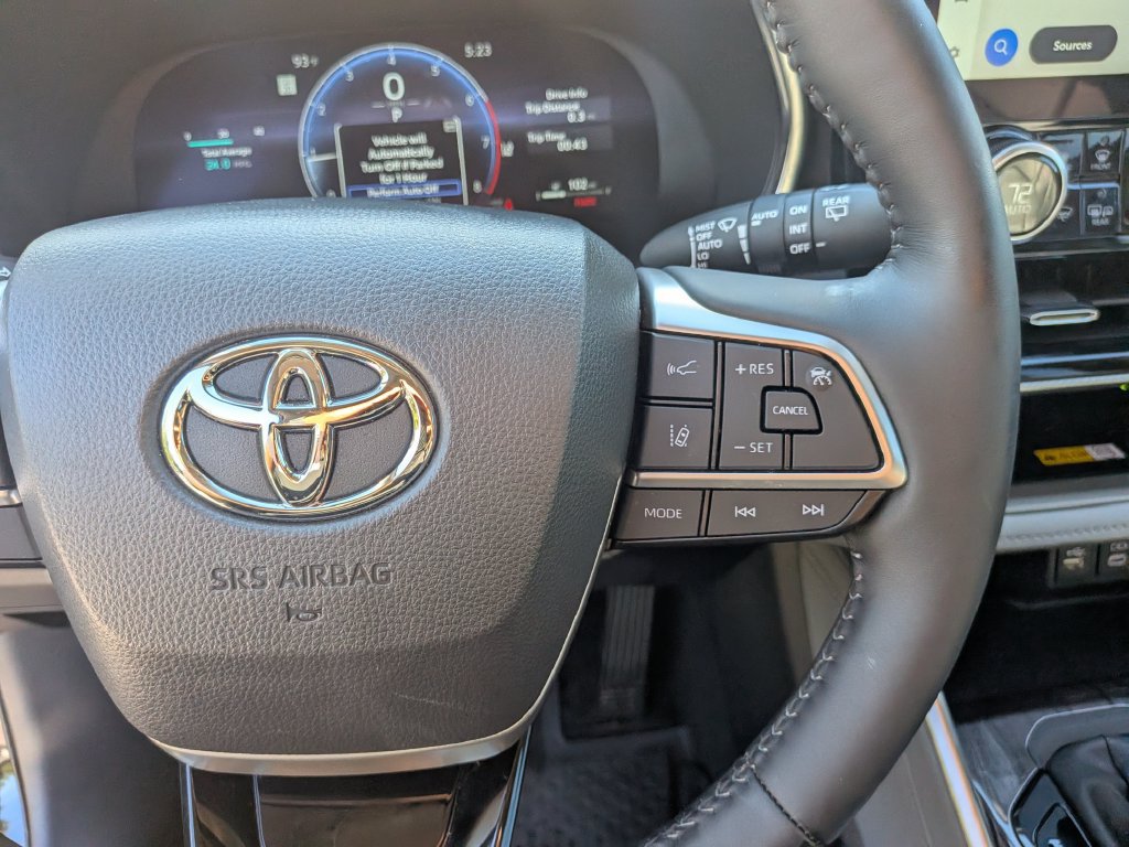 Used 2024 Toyota Highlander Platinum FWD image 15