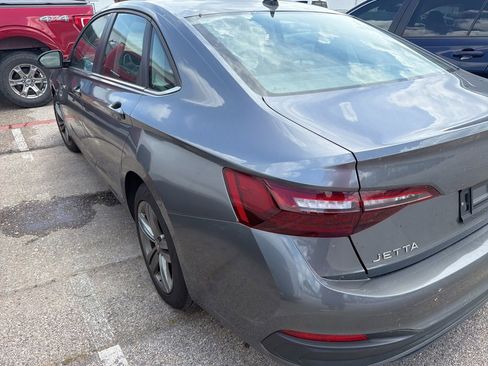 Used 2024 Volkswagen Jetta SE FWD image 8