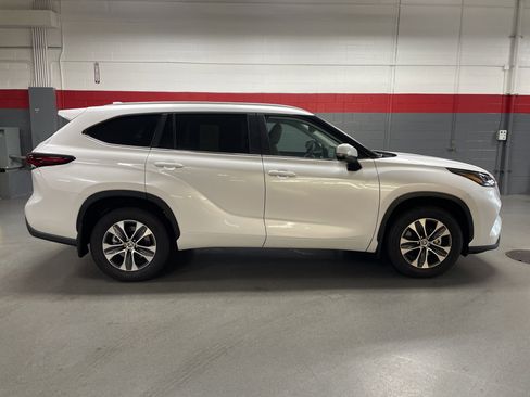 Used 2026 Toyota Highlander XLE AWD/4WD image 6