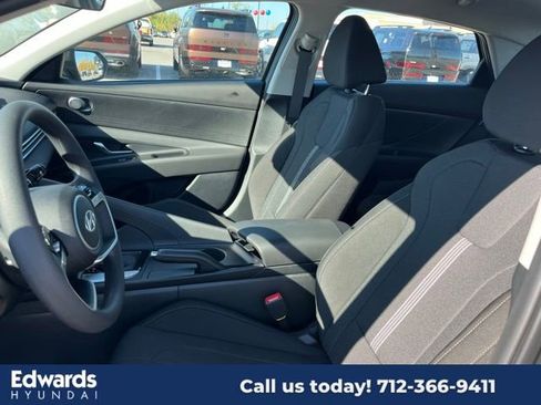 New 2025 Hyundai Elantra SE image 20