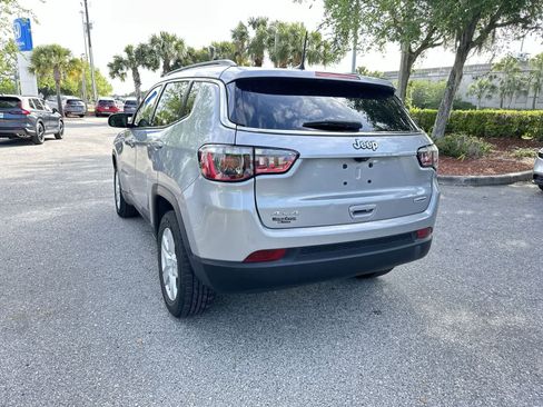 Used 2022 Jeep Compass Latitude w/ Convenience Group AWD/4WD image 4