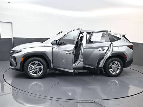 Certified 2026 Hyundai Tucson SE FWD image 32
