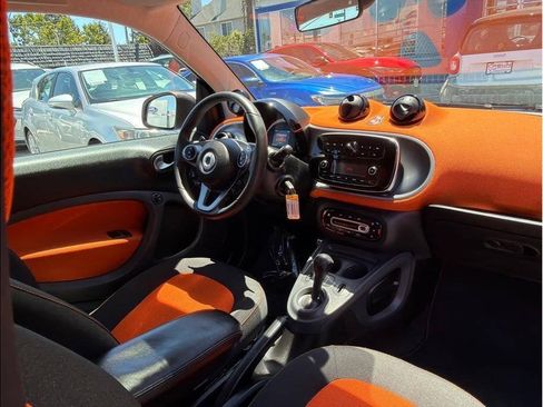 Used 2016 smart fortwo Proxy RWD image 5
