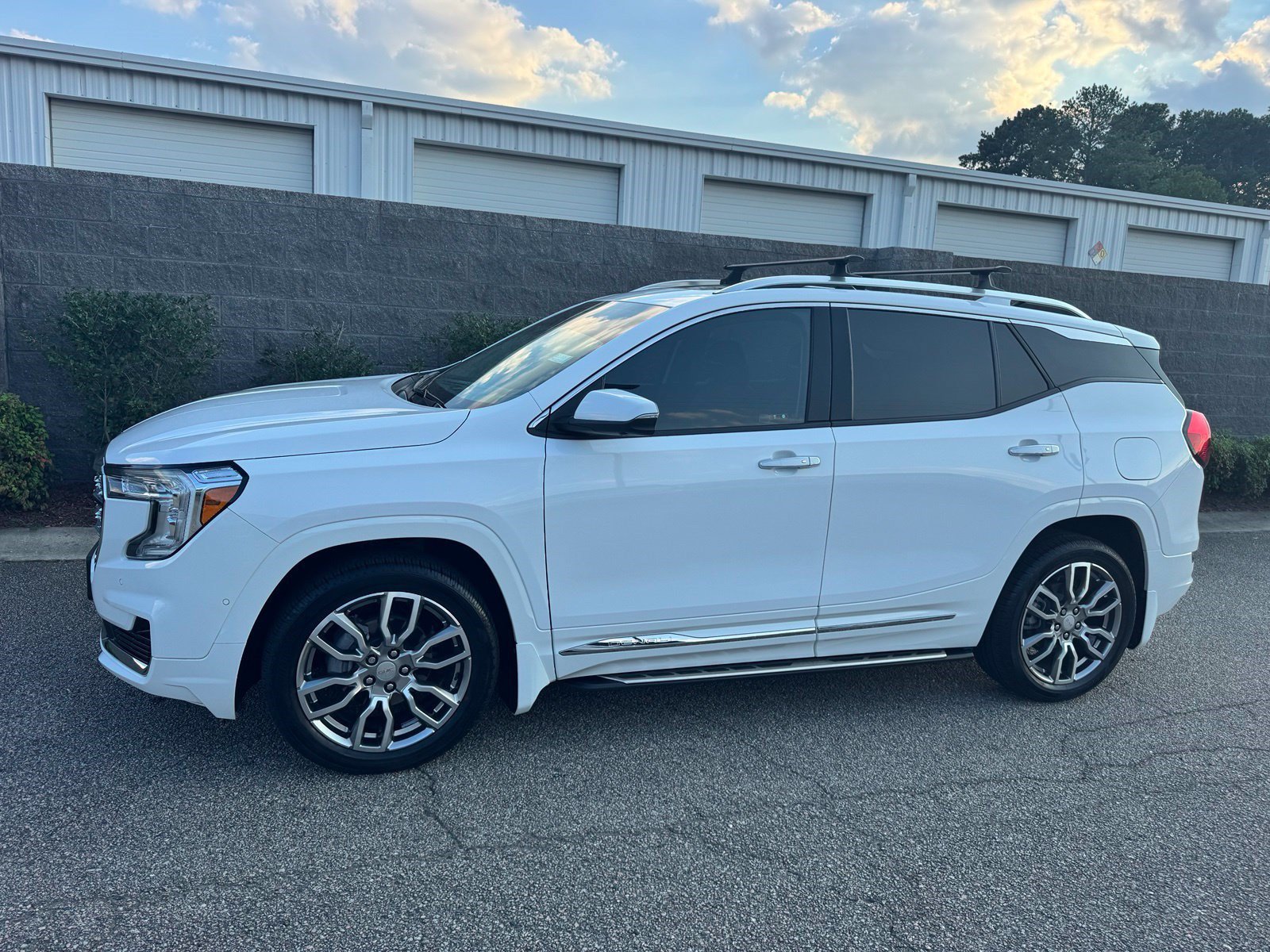 Used 2024 GMC Terrain Denali w/ Denali Premium Package AWD/4WD image 5
