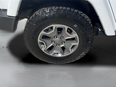 Used 2015 Jeep Wrangler Unlimited Rubicon image 15