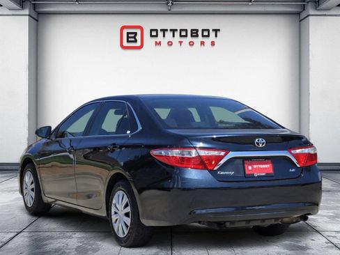 Used 2017 Toyota Camry LE FWD image 3