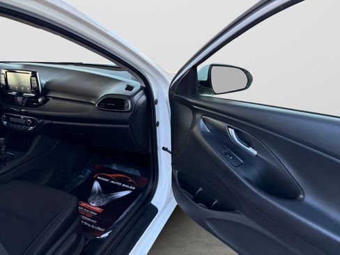 Used 2018 Hyundai Elantra GT FWD image 19