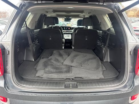 Used 2021 Hyundai Palisade Limited image 18