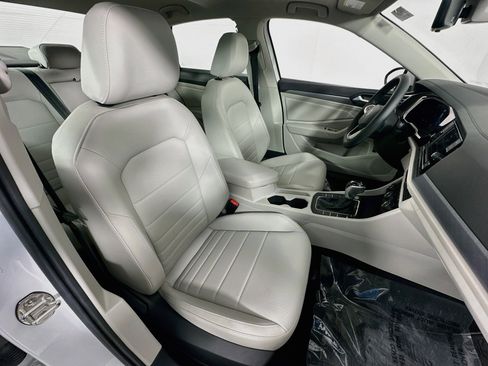 Used 2023 Volkswagen Jetta SE FWD image 28