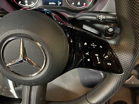 Used 2025 Mercedes-Benz Sprinter 2500 image 22