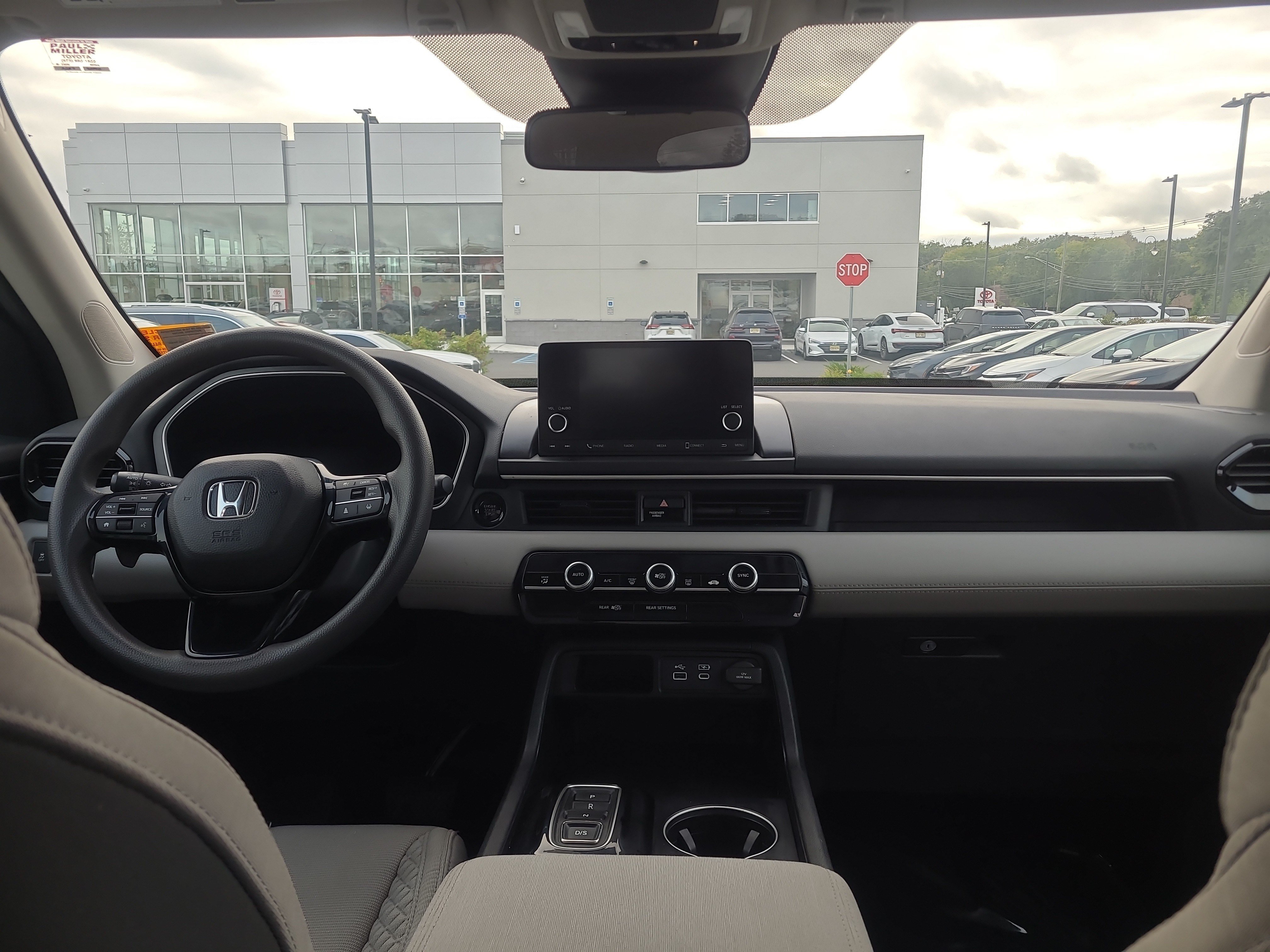 Used 2023 Honda Pilot LX image 18