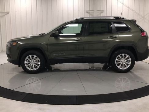 Used 2021 Jeep Cherokee Latitude AWD/4WD image 5