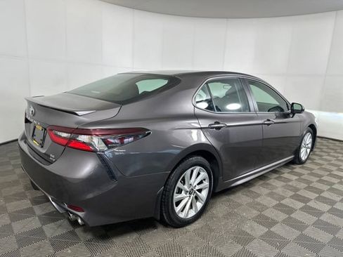 Used 2024 Toyota Camry SE image 3
