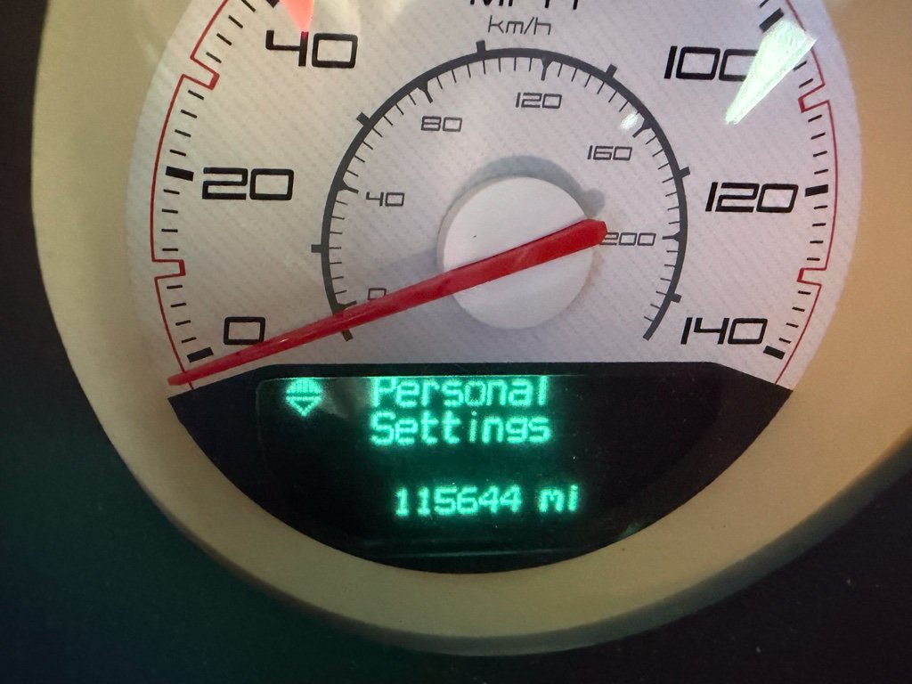 Used 2014 Dodge Challenger SXT RWD image 2