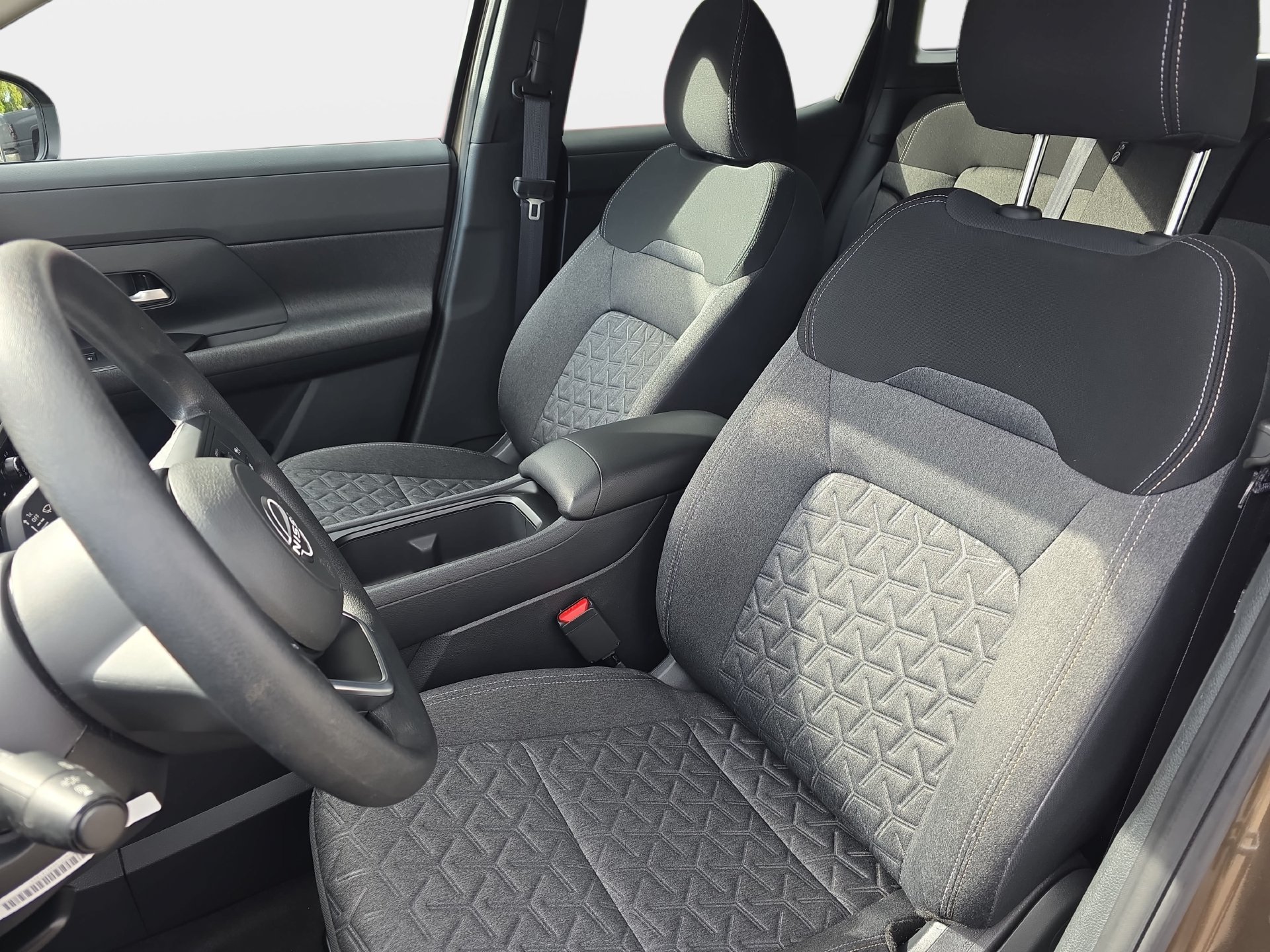 Certified 2025 Nissan Kicks SV FWD image 14
