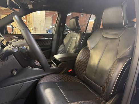 Used 2025 Jeep Grand Cherokee Summit AWD/4WD image 11