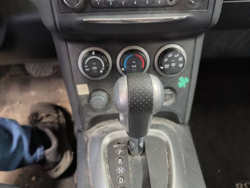 Used 2013 Nissan Rogue SV FWD image 37