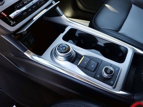 Used 2024 Ford Explorer XLT w/ Equipment Group 202A image 20