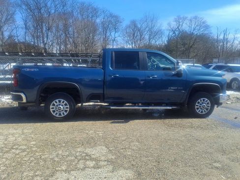 Used 2025 Chevrolet Silverado 2500 LT w/ Convenience Package image 2