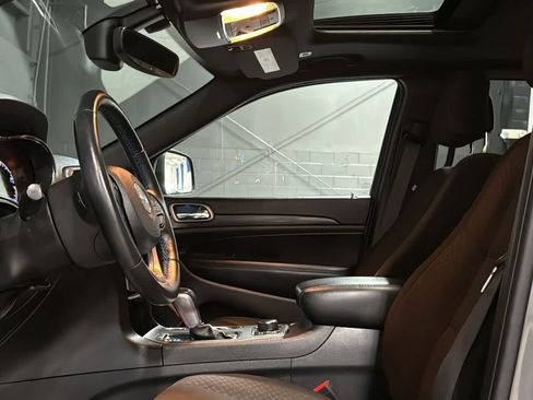 Used 2019 Jeep Grand Cherokee Laredo AWD/4WD image 10