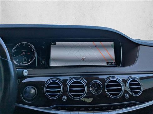 Used 2017 Mercedes-Benz S 550 Sedan image 10