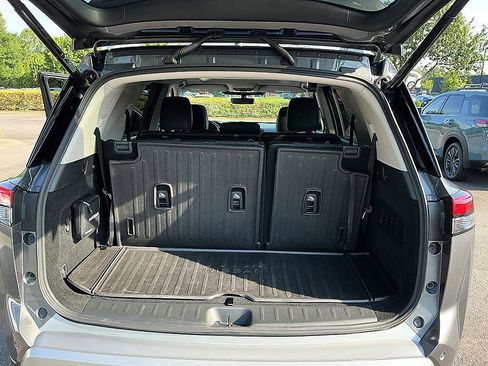 Certified 2025 Nissan Pathfinder Platinum w/ Cargo Package FWD image 29