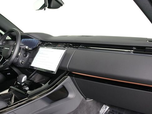 Used 2025 Land Rover Range Rover Sport SE AWD/4WD image 22