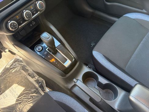 Used 2025 Nissan Versa SV image 37