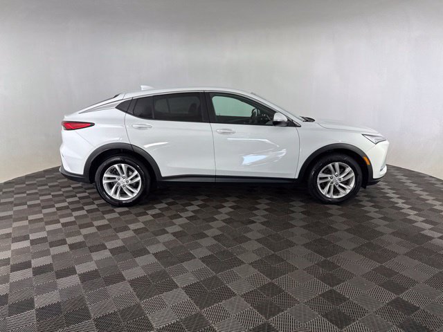 Used 2025 Buick Envista Preferred w/ Convenience II Package FWD image 4