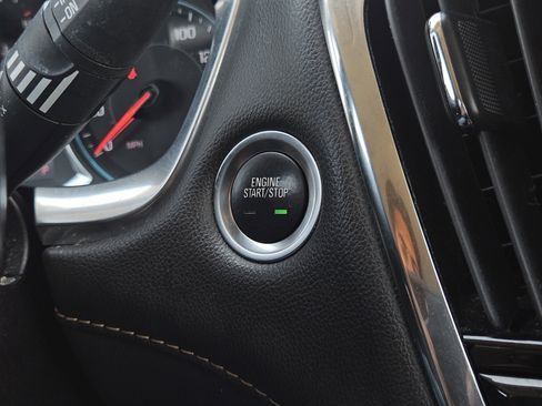 Used 2020 Chevrolet Traverse LT FWD image 22