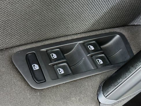 Used 2018 Volkswagen Golf 4-Door image 17